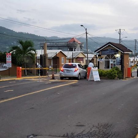 The Rest Stop- Gated Community-24 Hrs Security 몬테고 베이 외부 사진